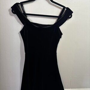 Honey Punch Black Velvet Mini Dress Off Shoulder/ or with Straps Size Small